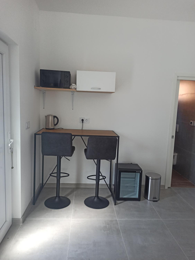 Others 5, Venite Rooms, Kaptol