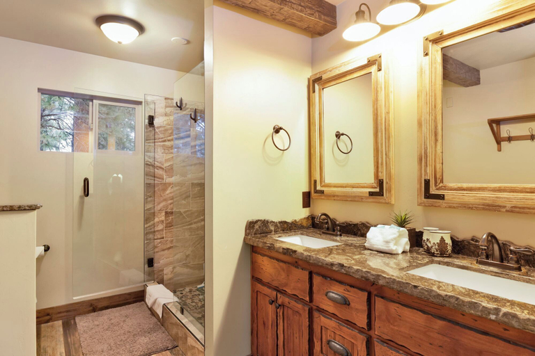 Bathroom 4, Eagle Point Lodge #2080, San Bernardino