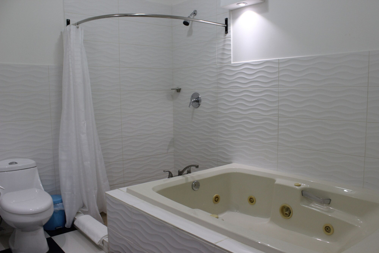 Bathroom 3, Casa Imperial Managua, Managua