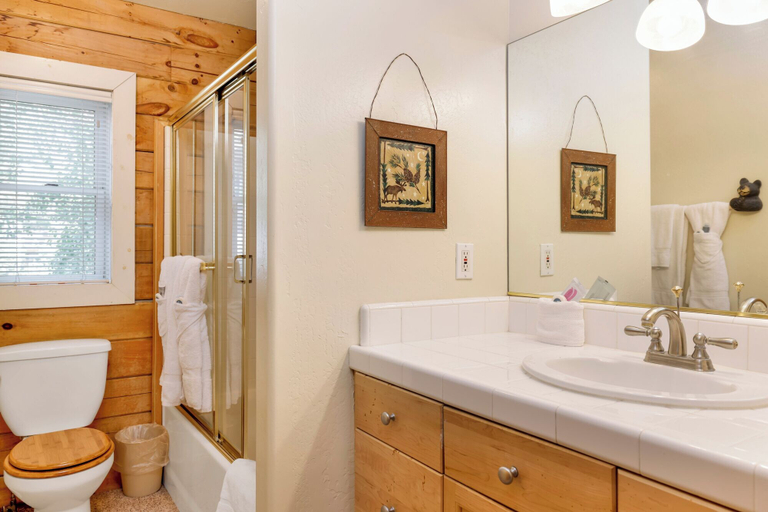 Bathroom 3, Arktos Jewel #589, San Bernardino