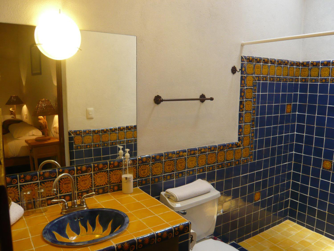 Bathroom 3, Posada Yolihuani, Pátzcuaro
