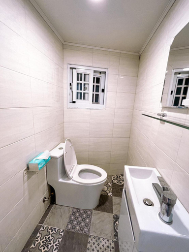 Bathroom 1, Nian Nian Bungalow, Pingtung