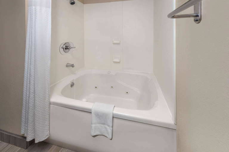 Bathroom 5, Baymont by Wyndham Copley Akron, Summit