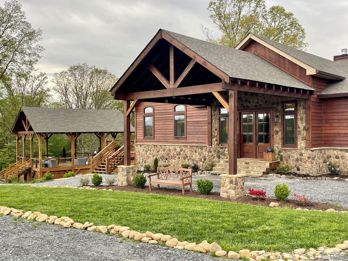 The Dogwood Inn, Fannin