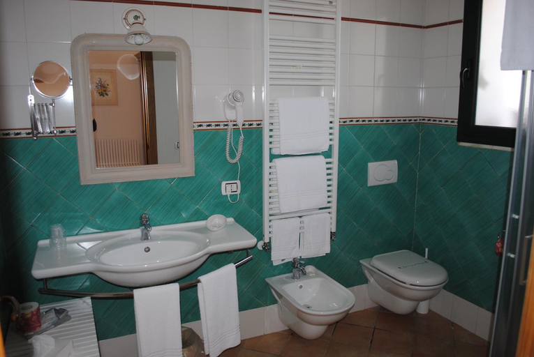 Bathroom 4, Hotel Giardino Giamperduto, Matera