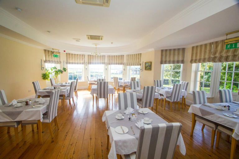 Food & Drinks 4, Emlagh House