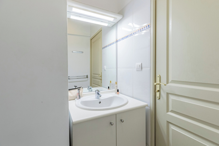 Bathroom, Appart'City Classic Marseille Aéroport – Vitrolles, Bouches-du-Rhône