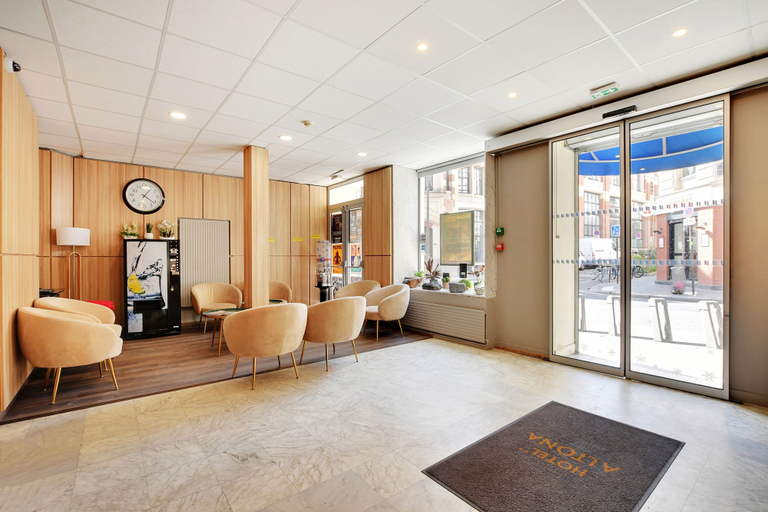 Others 5, Hotel Altona, Paris