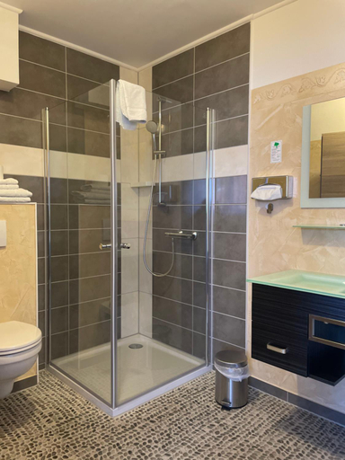 Bathroom 2, Hotel Neptun, Friesland