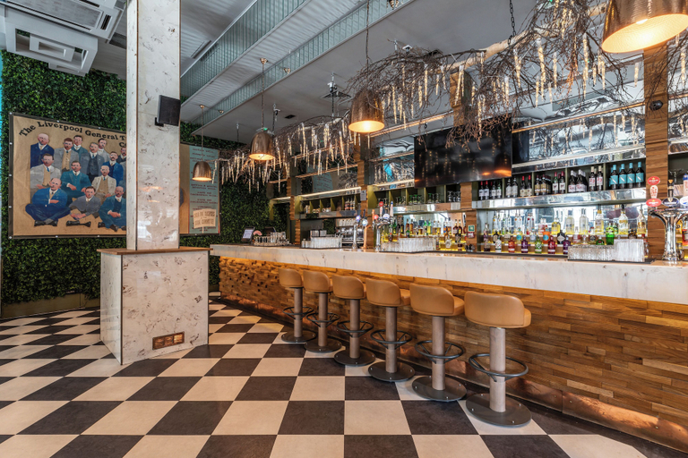 Food & Drinks 5, Sir Thomas Hotel, Sefton