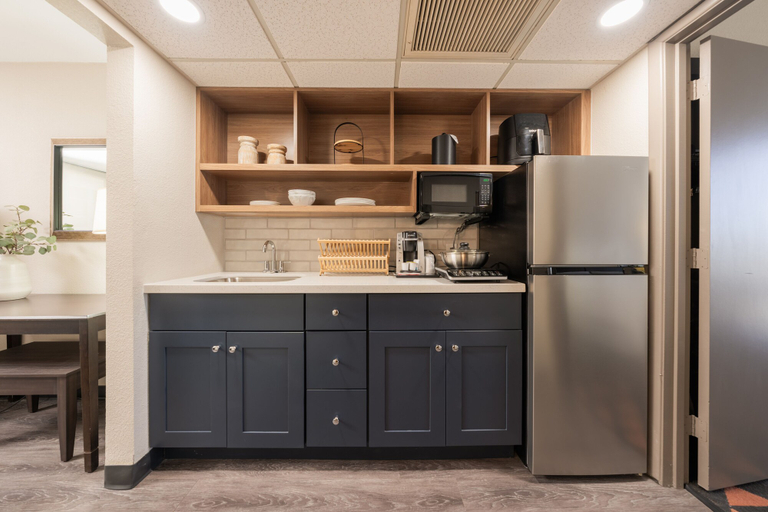 Others 4, South Country Suites, Maricopa