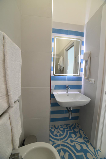 Bathroom 3, Latino Rent Room B&B vista mare, Lecce