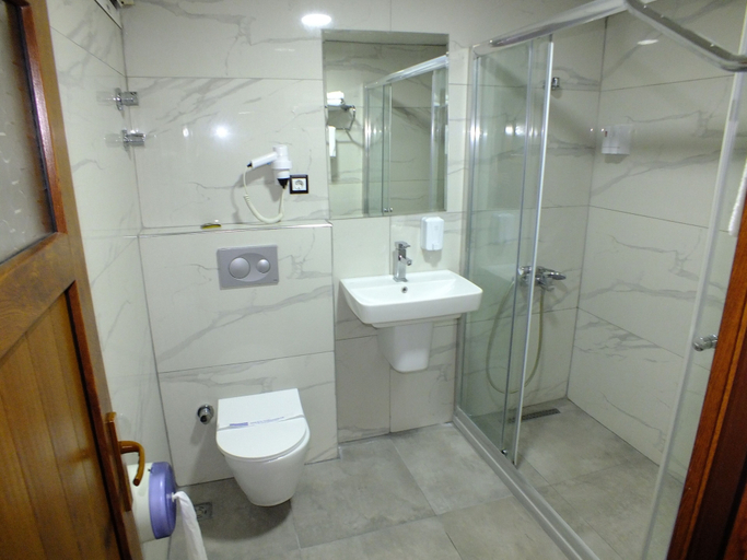 Bathroom 4, Kardelen Hotel, Merkez