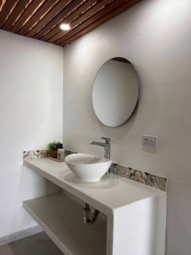 Bathroom 4, Mucura Club Hotel, San Onofre