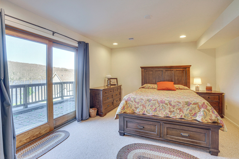 Bedroom 3, Deep Creek Lake Townhome w/ Deck & Water Views, Garrett