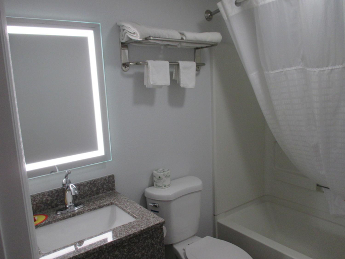 Bathroom 3, Plum Tree Inn, Gloucester