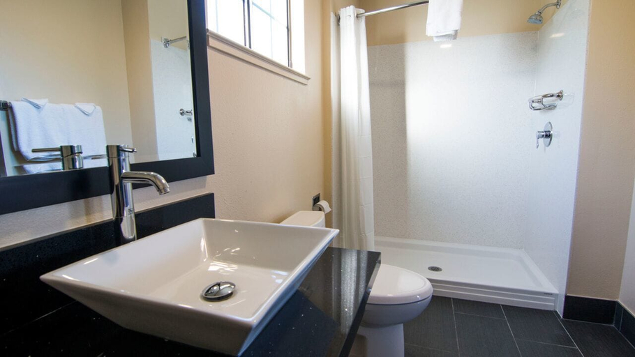 Bathroom 4, Travelodge by Wyndham Vallejo, Solano