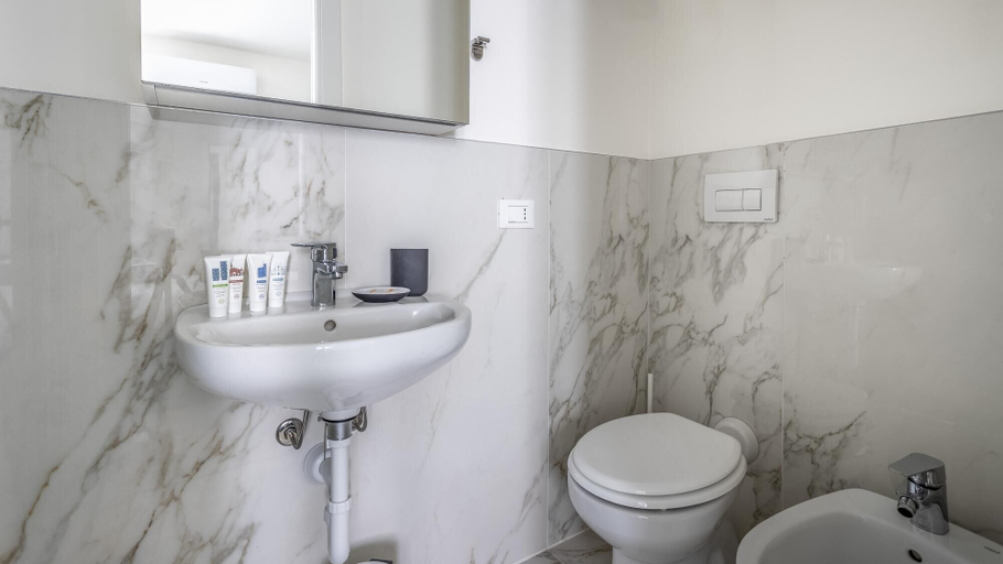 Room 2, Italianway - The B Village Superior - 42, Milano