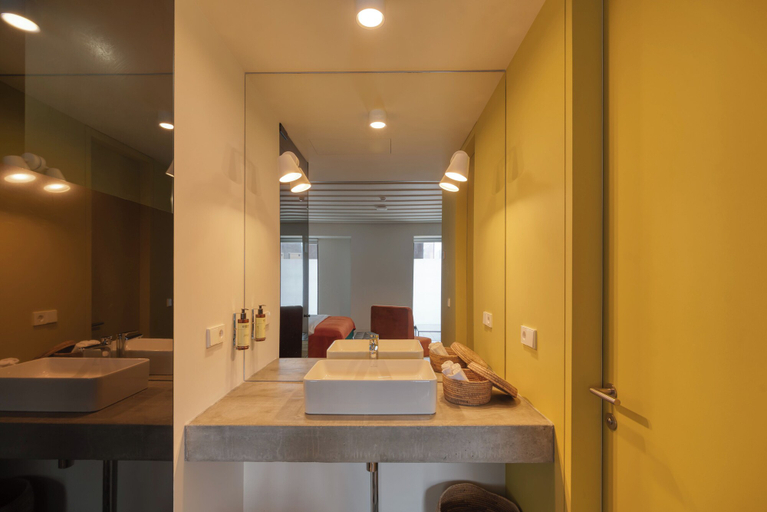 Bathroom 4, Manifest Restaurant and Hotel