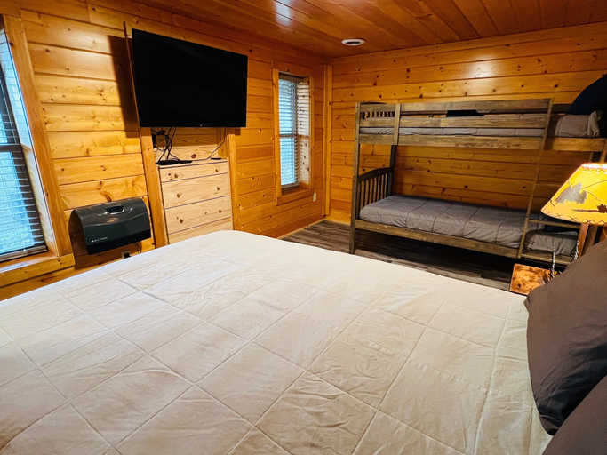Bedroom 3, Dolly's # 2, Sevier