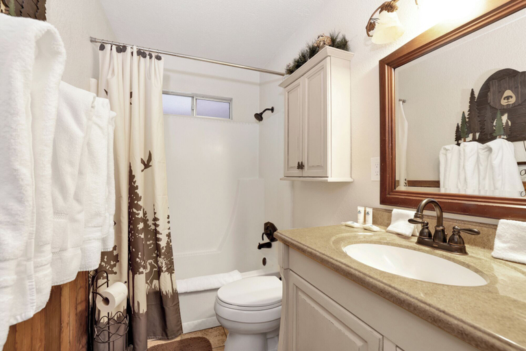 Bathroom 4, Mockingbird Mountain Getaway #2380, San Bernardino
