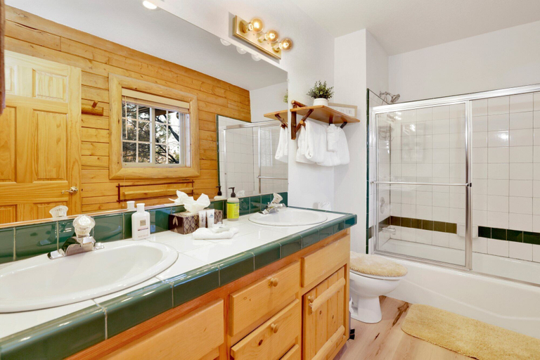 Bathroom 3, Crescenta Pines LOG Cabin #2346, San Bernardino
