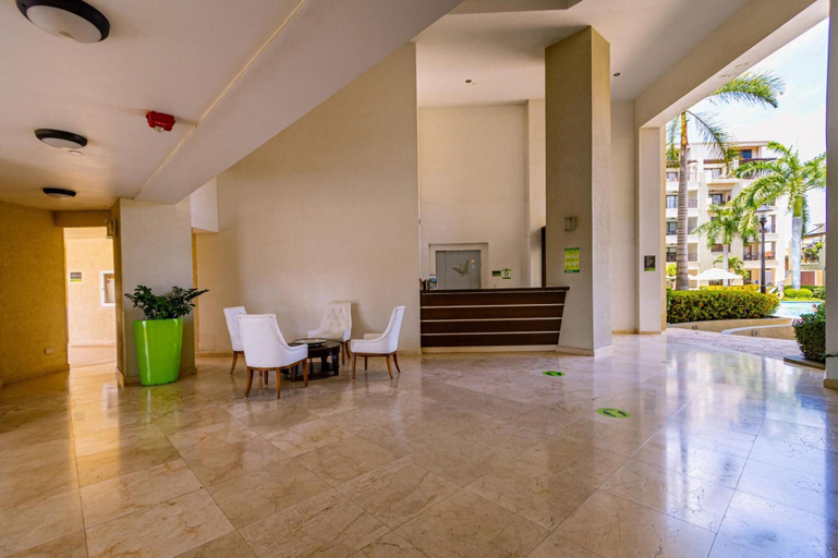 Others 4, Top Floor Corner Condo w Amazing Views 2BR 3BA