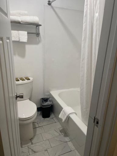Bathroom 3, Western Inn Lakewood, Pierce