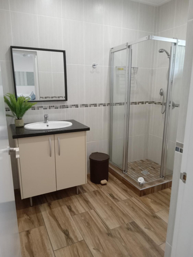 Bathroom, Hotel La Roussette
