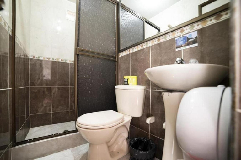 Bathroom 3, Hotel Embajada Real, Santafé de Bogotá
