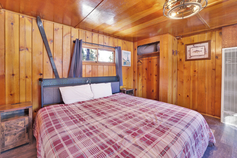 Bedroom 2, Shore Acres Lodge #451, San Bernardino