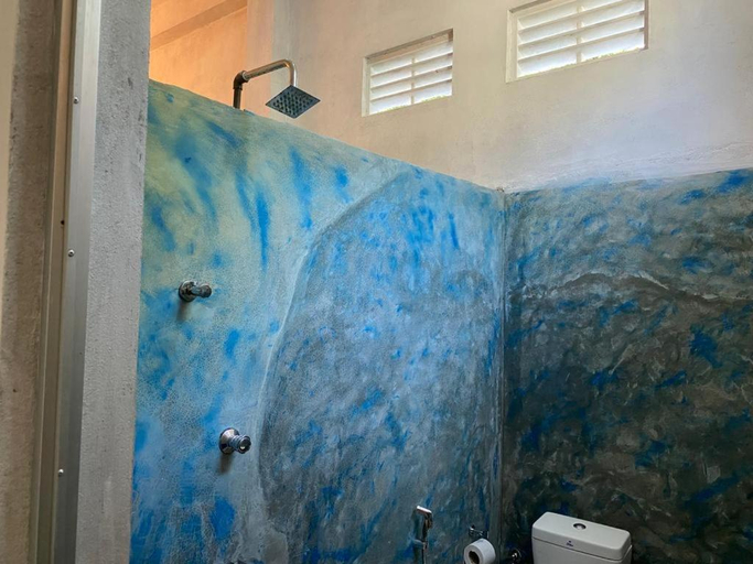 Bathroom 5, Kings Happy House, Dickwella
