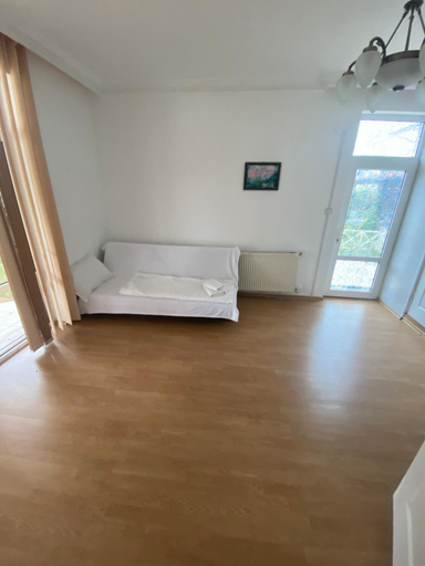 Others 5, Vila Hubert, Sanmartin