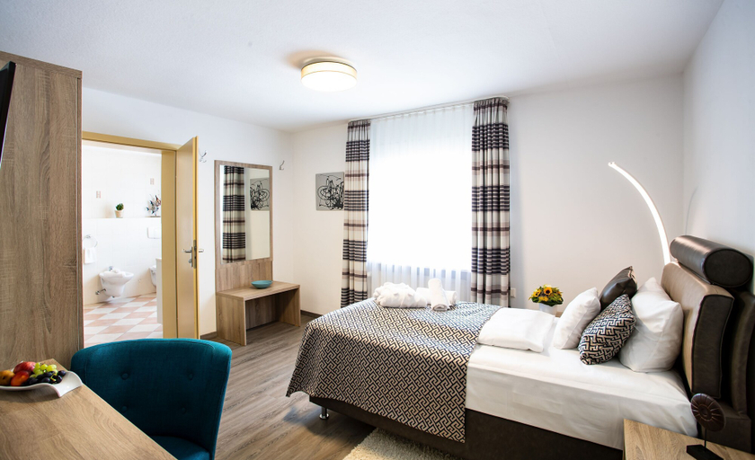 Bedroom 3, Hotel Badehof, Fulda
