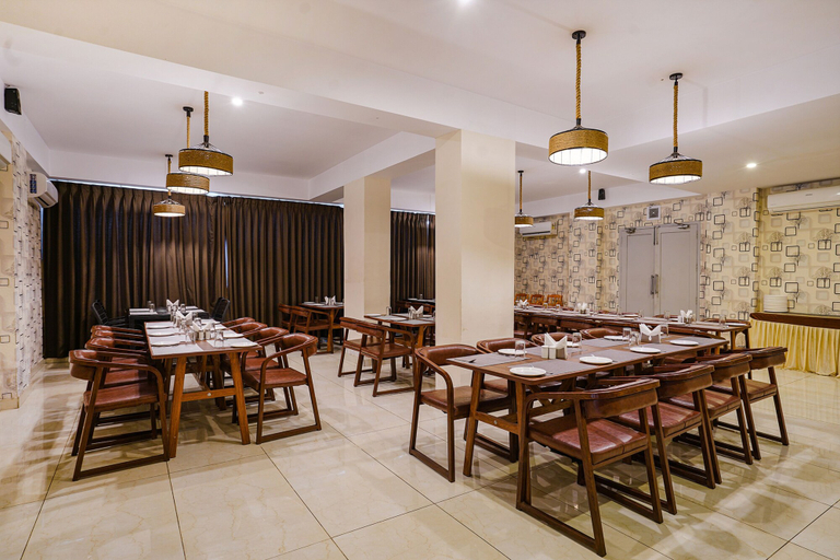 Food & Drinks 2, FabHotel D Dev, Guntur