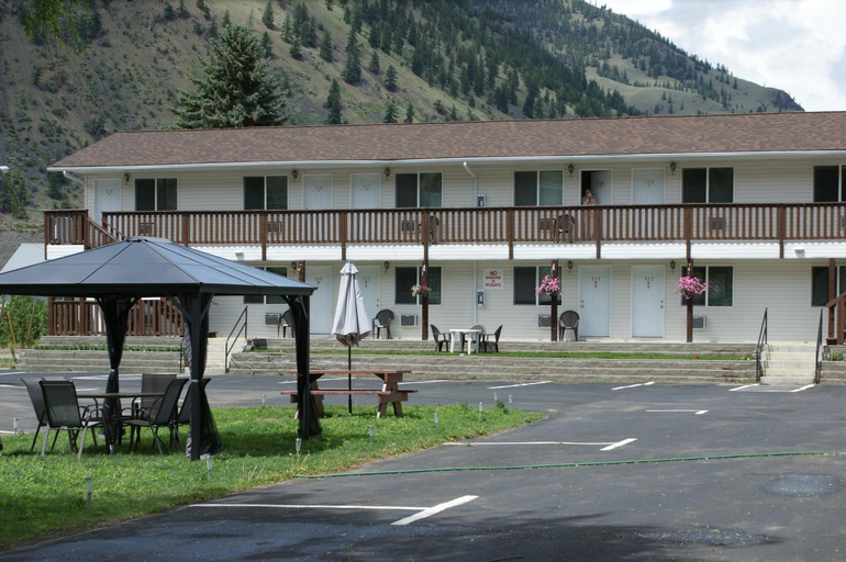Others 4, Elks Motel, Okanagan-Similkameen