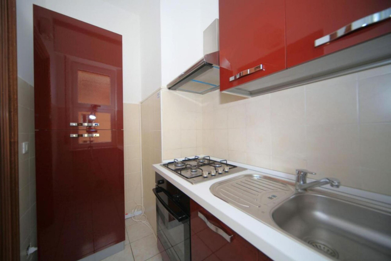 Room 5, Giardini 13 Int 15 in Borghetto Santo Spirito, Savona