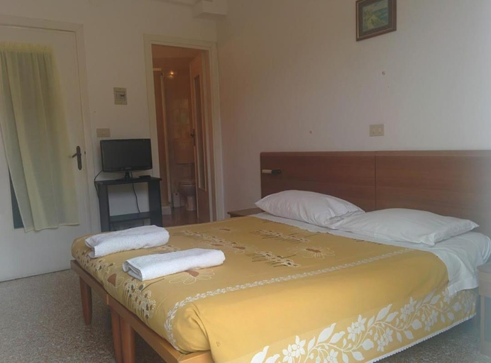 Bedroom 3, PENSIONE GARDENIA, Savona