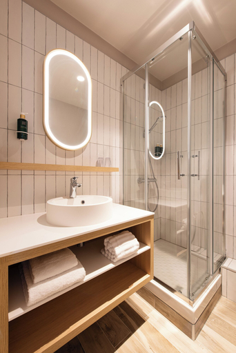 Bathroom 5, La Maison Obono Hôtel Restaurant & Spa, Morbihan