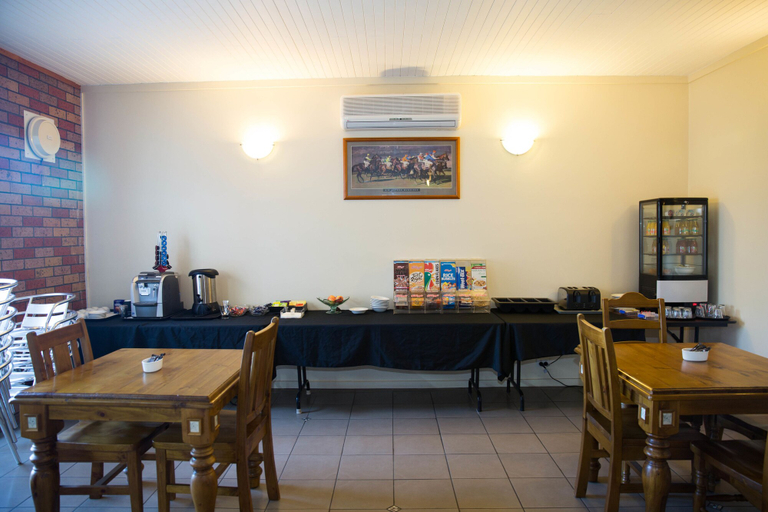 Food & Drinks 3, Scone Motor Inn, Upper Hunter Shire