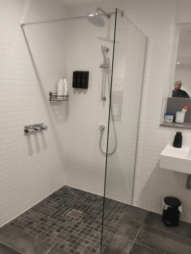 Bathroom 3, Immaculate 3-bed Apartment Homes in London, London
