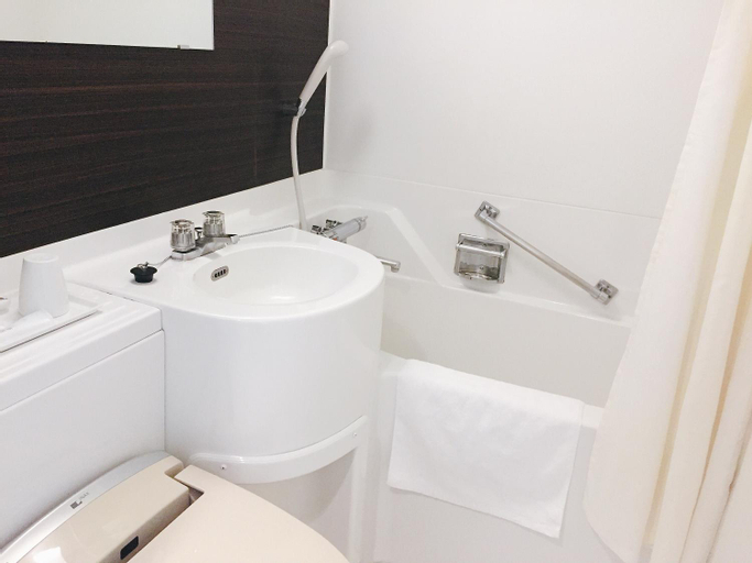 Bathroom 15