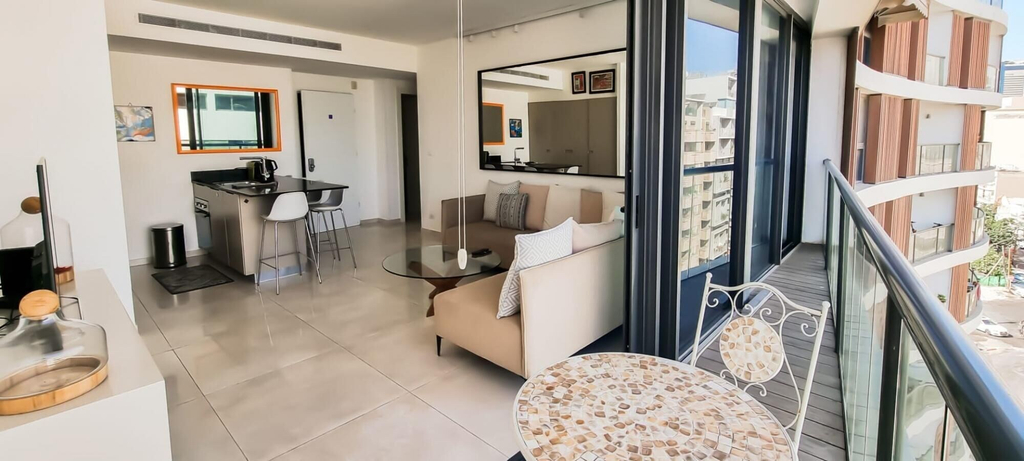 Others 2, Maon Saphir in Tel Aviv-yafo