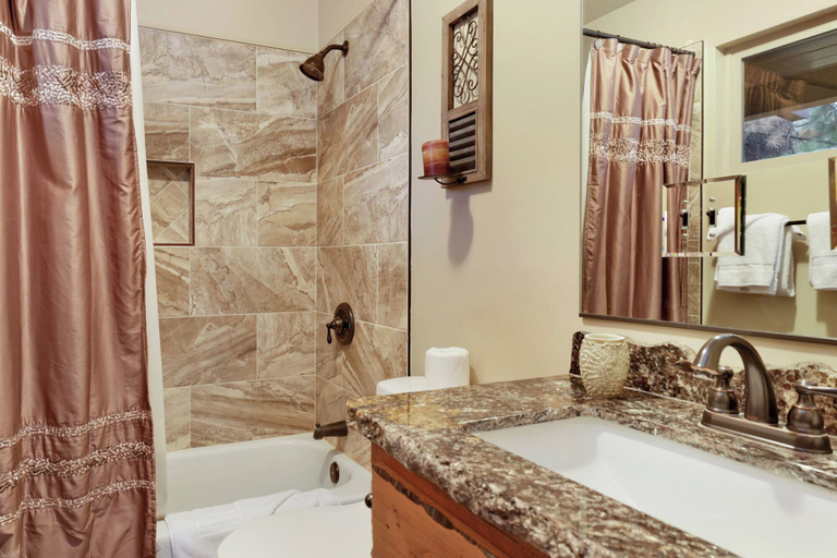 Bathroom 4, Eagle Point Lodge #2080, San Bernardino