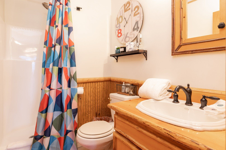 Bathroom 3, Lakeview Lookout #1978, San Bernardino