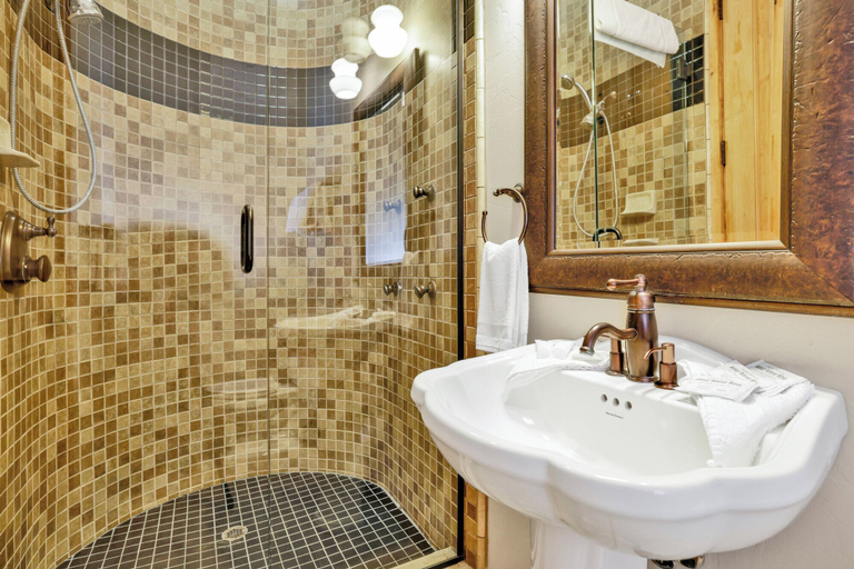 Bathroom 3, Wolf Creek Castle #2202, San Bernardino