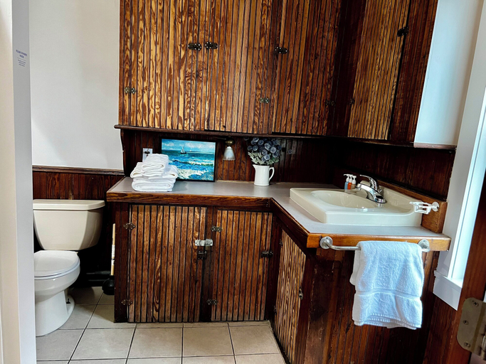 Bathroom, Old Bakery Inn, Washington