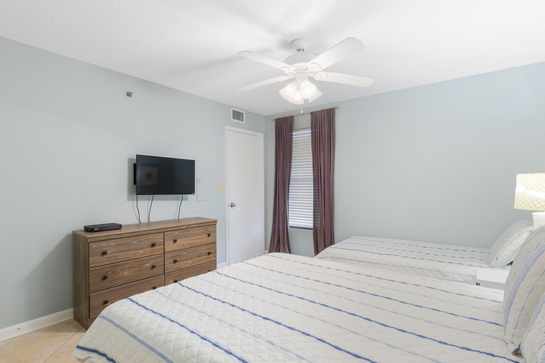 Bedroom, Phoenix I 1085, Baldwin