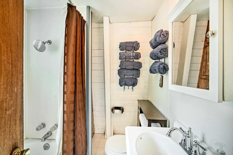 Bathroom, Cozy Family Cabin Getaway#2459, San Bernardino