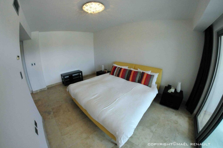 Bedroom 3, The Cliff